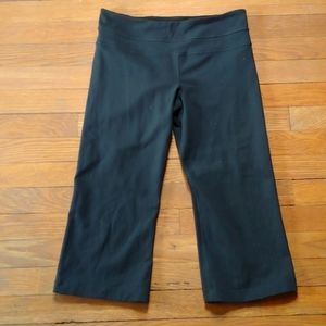 Lululemon Groove Crop, Black, Size 6